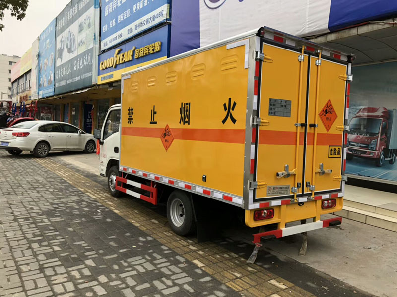 跃进3米3(蓝牌)爆破器材车