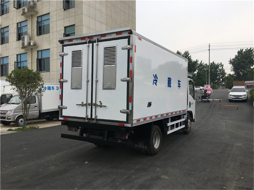 庆铃五十铃KV600 4.2米冷藏车